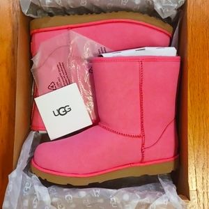 NWT Big Girls UGG Classic II boots